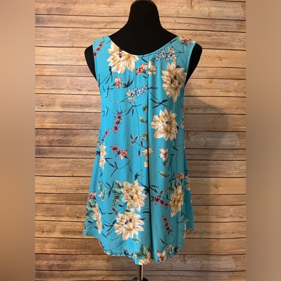 Karen Kane Floral Blouse - Picture 2 of 4